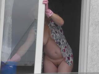 Naked MILF Washes Window Taxi Driver Spying from Car.