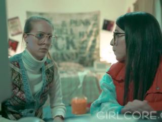 Nerdy Lesbians Blinded By Science & hot Virtual MILF-GIRLCORE
