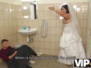 VIP4K. Being locked in the bathroom, sedusive bride doesnt lose time and seduces random buddy